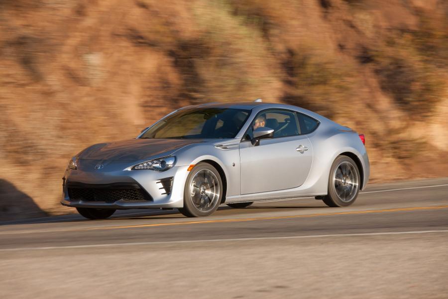  Toyota GT 86 2016 года  (US) (фото 11 из 30)